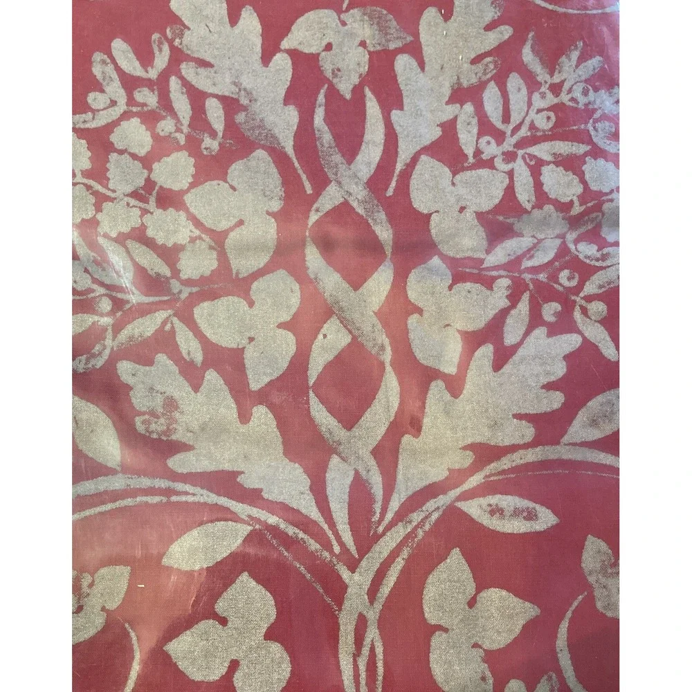 Crate‎ and Barrel Red Christmas Garland Tablecloth 60 x 108 
